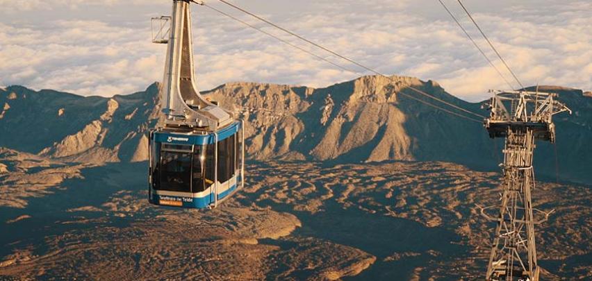 Seilbahn bei Abenddämmerung