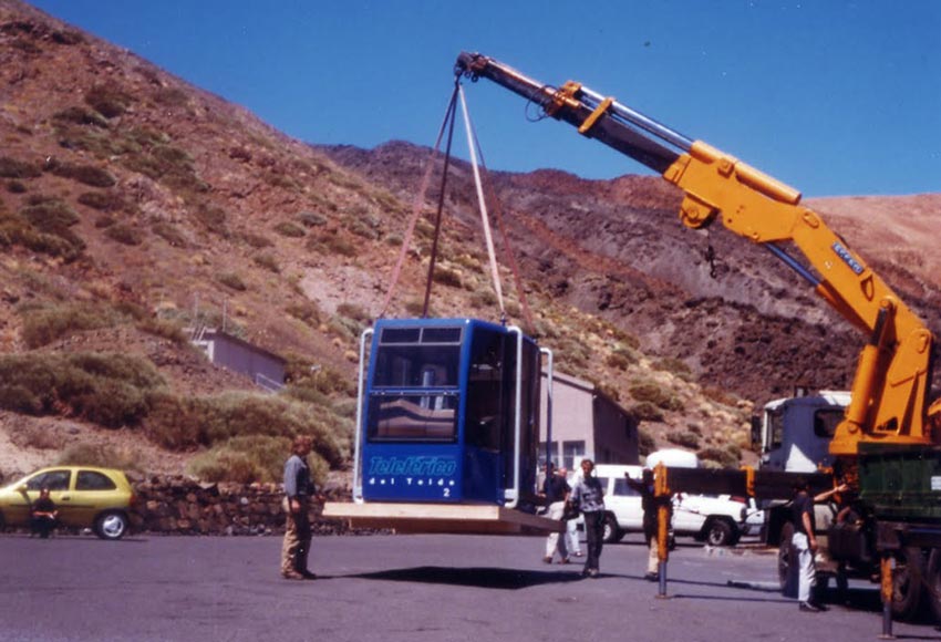 Installazione della nuova cabina della funivia del Teide